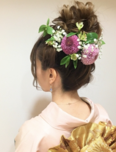 お団子でスッキリおしゃれな成人式写真に！振袖に似合うアレンジと髪飾り5