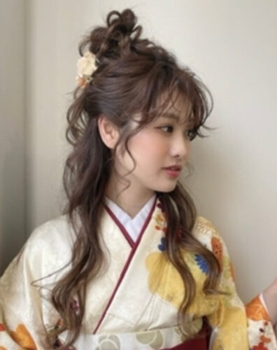 卒業袴は“お団子”で卒業写真が華やかに!ヘアアレンジ&髪飾りを紹介5