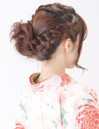 卒業袴は“お団子”で卒業写真が華やかに!ヘアアレンジ&髪飾りを紹介6