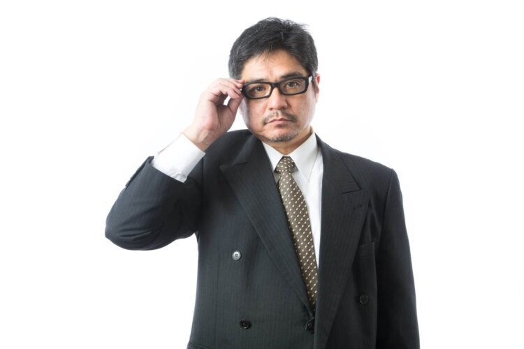 転職写真でメガネはかけても大丈夫?コンタクトの注意点も解説2