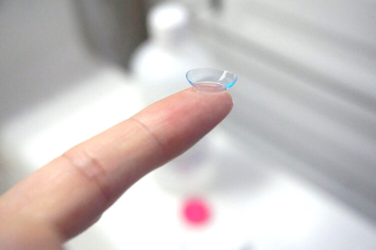 転職写真でメガネはかけても大丈夫?コンタクトの注意点も解説3