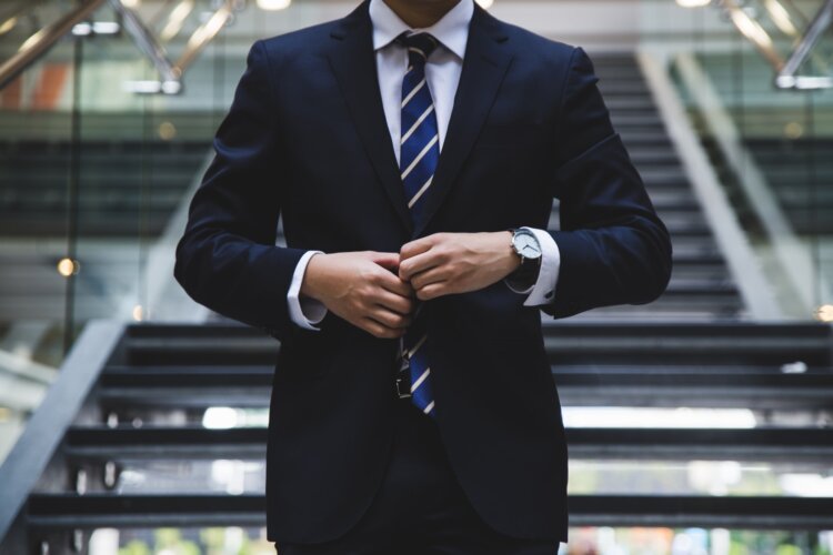 転職写真の男性の正しい服装は?正解な服装の選び方と着こなしを解説5