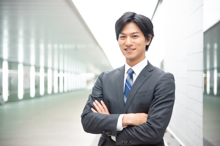 転職写真の男性の正しい服装は?正解な服装の選び方と着こなしを解説2