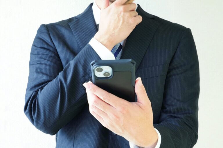 転職写真の男性の正しい服装は?正解な服装の選び方と着こなしを解説