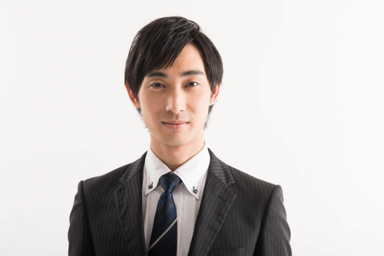 男性のアナウンサー就活写真における撮り方のポイントや注意点を解説2
