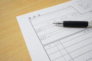 パーカーで大学受験写真を撮るのはNG?服装のポイントを解説