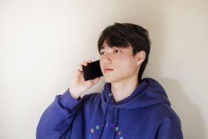 パーカーで大学受験写真を撮るのはNG?服装のポイントを解説