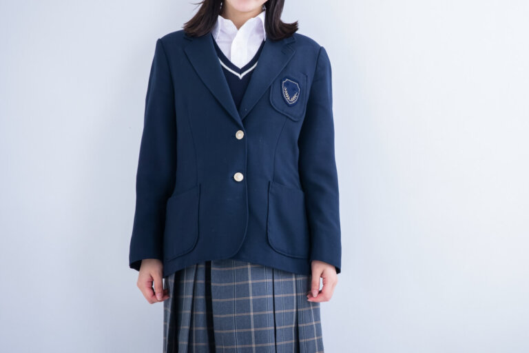 高校受験写真におすすめの女子の服装と着こなしの注意点とは?