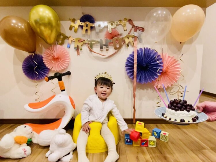 バースデーフォトは花やドライフラワーを飾って映える写真に!花の選び方を解説_02