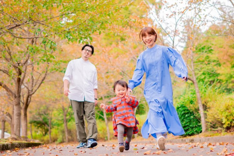 1歳のバースデーフォトをおしゃれに撮るアイデアやおすすめ小物と服装を解説!9