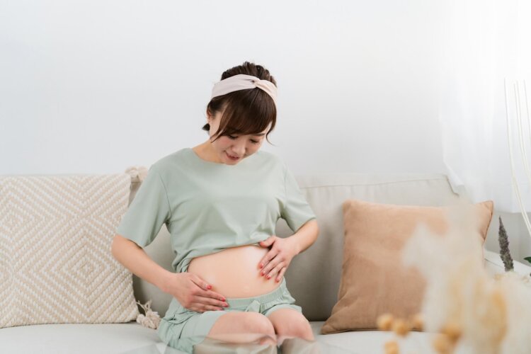 可愛いマタニティフォトに似合うネイル集!妊婦さんへの注意点も解説1