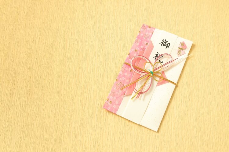 祖父母からの初節句のお祝いは何を贈る?お祝い金の相場や注意点も解説!1