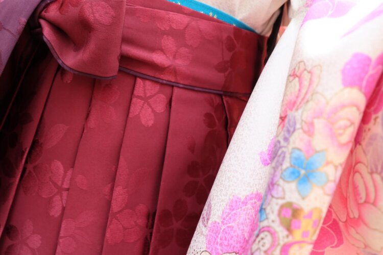 卒園写真は袴でおしゃれに決めたい!料金相場や親御さんの服装も解説4