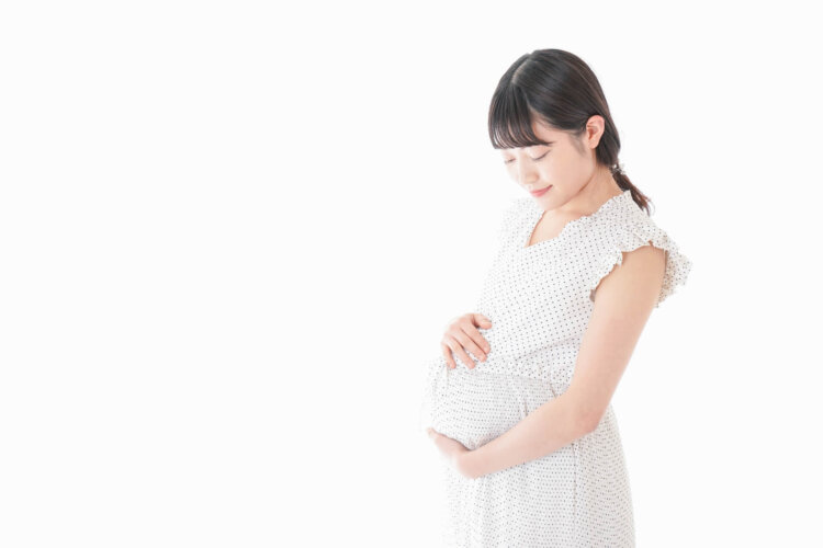 マタニティフォトに人気なポーズは?おすすめのアレンジ方法も紹介5